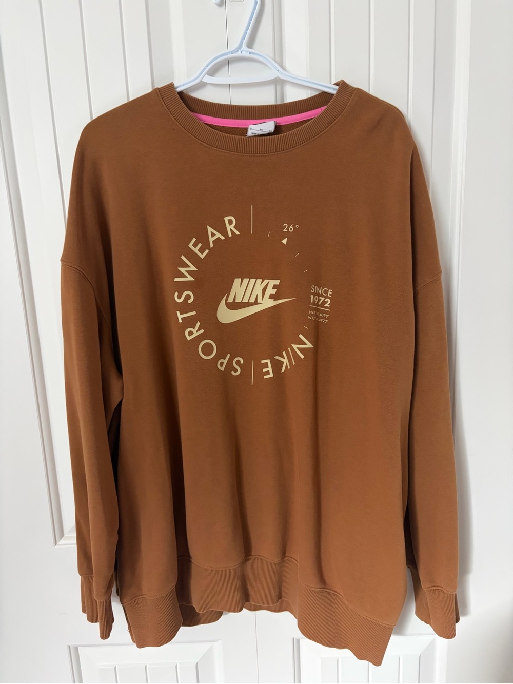 Nike Women’s Chest Logo Crewneck Sweatshirt in Brown with Cream Print